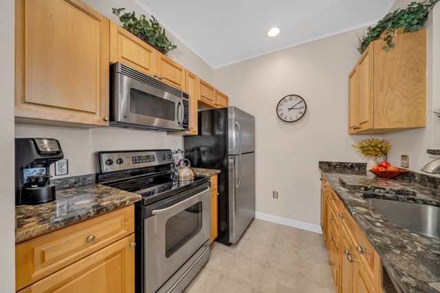 8 Walnut St 418, Peabody, MA 01960