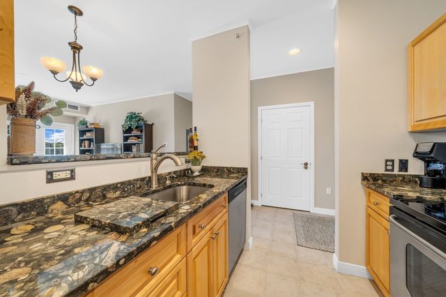 8 Walnut St 418, Peabody, MA 01960