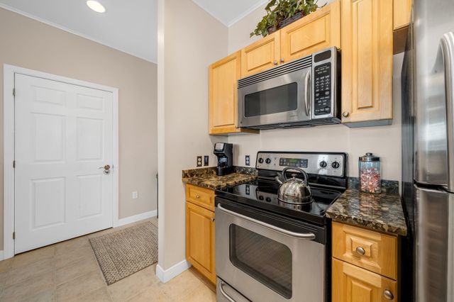 8 Walnut St 418, Peabody, MA 01960