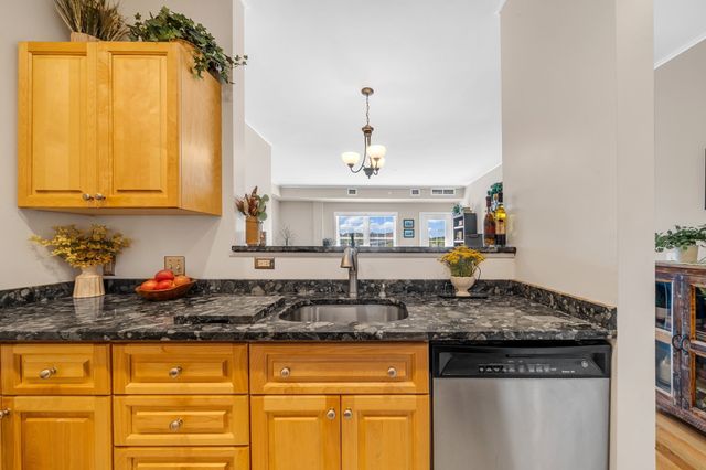 8 Walnut St 418, Peabody, MA 01960
