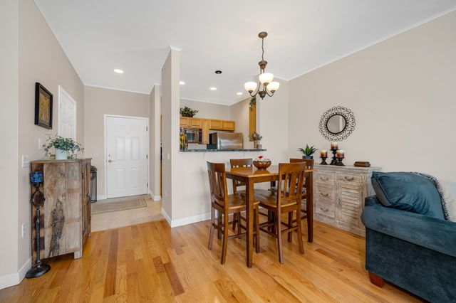8 Walnut St 418, Peabody, MA 01960