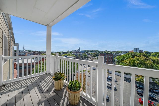 8 Walnut St 418, Peabody, MA 01960