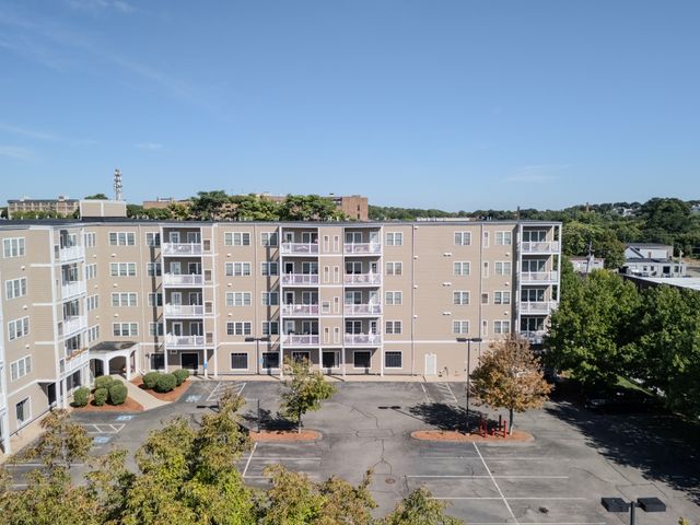 8 Walnut St 418, Peabody, MA 01960