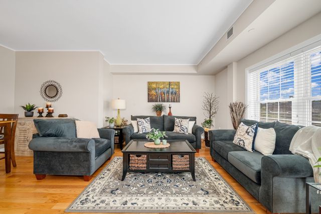 8 Walnut St 418, Peabody, MA 01960