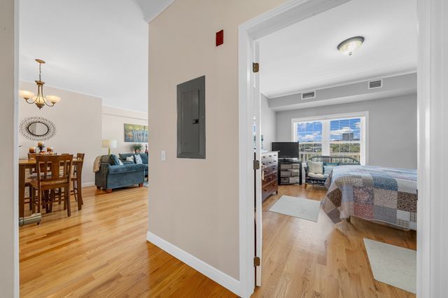 8 Walnut St 418, Peabody, MA 01960