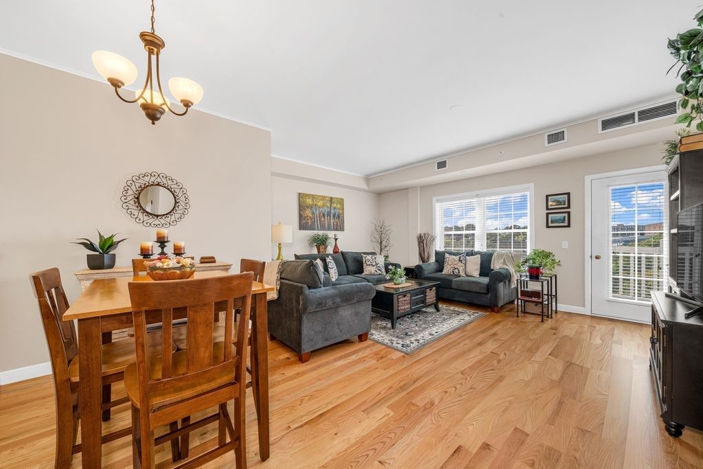 8 Walnut St 418, Peabody, MA 01960