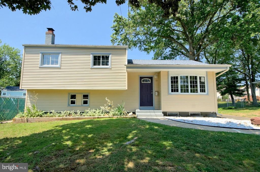 19 COPPERFIELD DR, Hamilton, NJ 08610