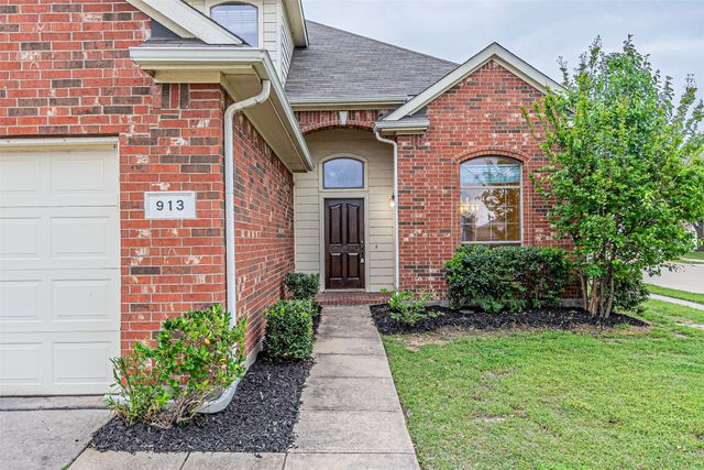 913 Poncho Lane, Fort Worth, TX 76052