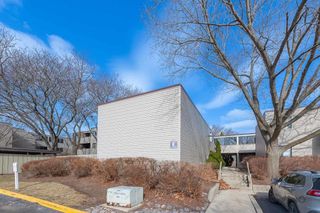 1840 W Highland Avenue E-105, Elgin, IL 60123