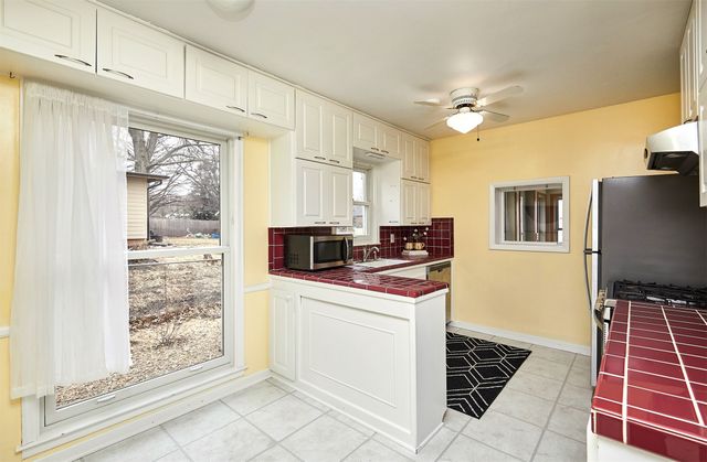 7114 Sunset Terrace, Windsor Heights, IA 50324