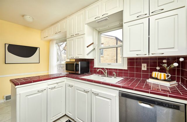 7114 Sunset Terrace, Windsor Heights, IA 50324