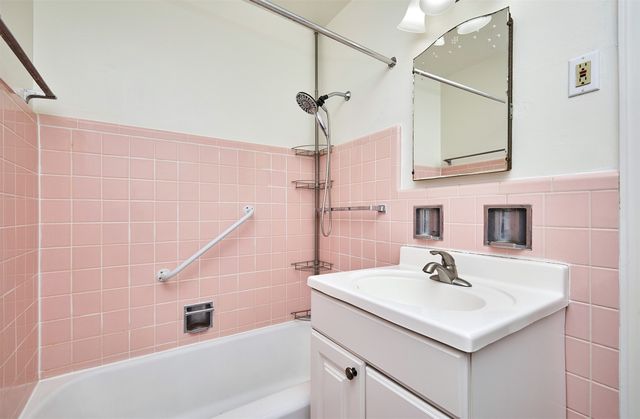 7114 Sunset Terrace, Windsor Heights, IA 50324