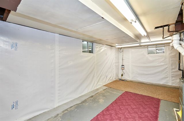 7114 Sunset Terrace, Windsor Heights, IA 50324