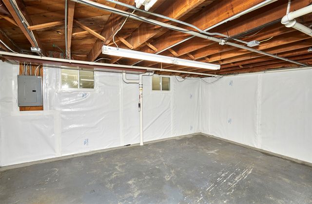 7114 Sunset Terrace, Windsor Heights, IA 50324