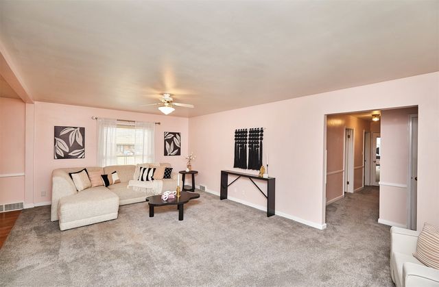 7114 Sunset Terrace, Windsor Heights, IA 50324