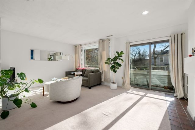 9-17 Baldwin St 15C, Newton, MA 02458