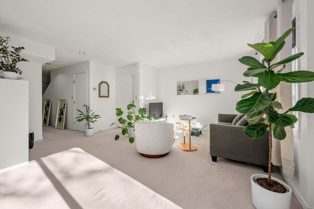 9-17 Baldwin St 15C, Newton, MA 02458