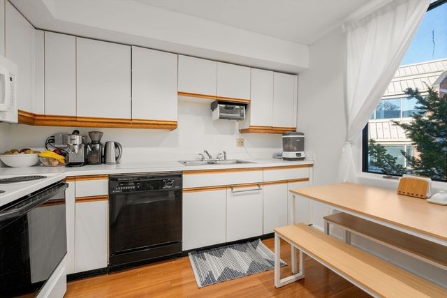 9-17 Baldwin St 15C, Newton, MA 02458