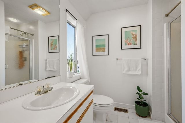 9-17 Baldwin St 15C, Newton, MA 02458