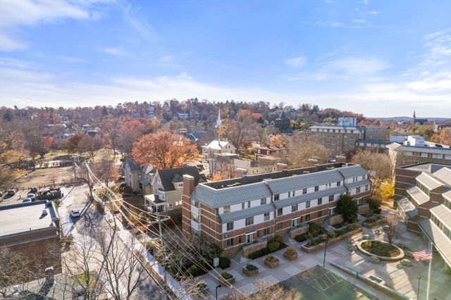 9-17 Baldwin St 15C, Newton, MA 02458