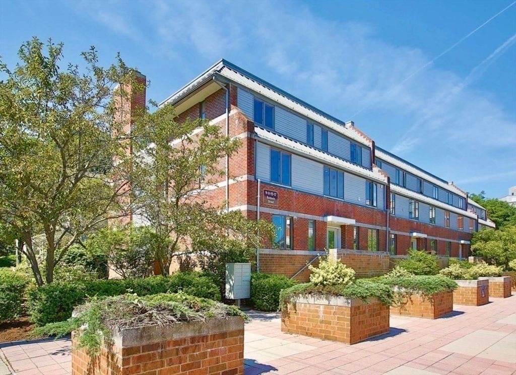 9-17 Baldwin St 15C, Newton, MA 02458