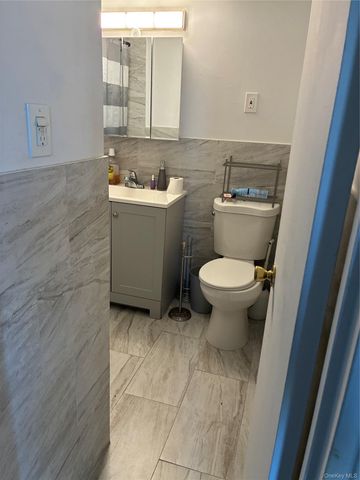 100 Clinton Avenue 4R, Mineola, NY 11501