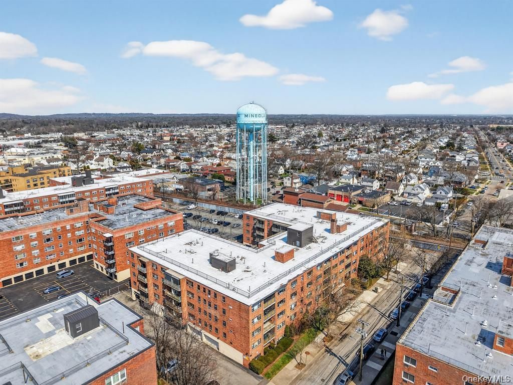 100 Clinton Avenue 4R, Mineola, NY 11501