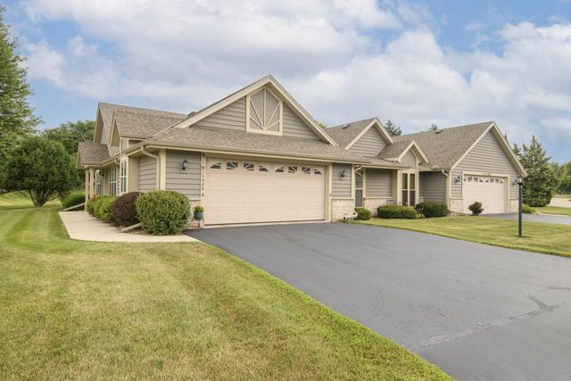 N24W24000 Brandon Oaks DRIVE #A, Pewaukee, WI 53072