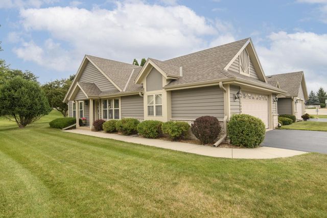 N24W24000 Brandon Oaks DRIVE #A, Pewaukee, WI 53072