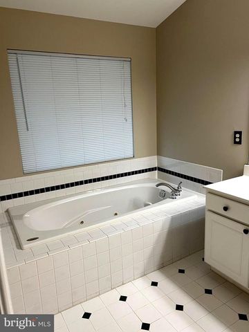 47370 VICTORIA FALLS SQ, Sterling, VA 20165