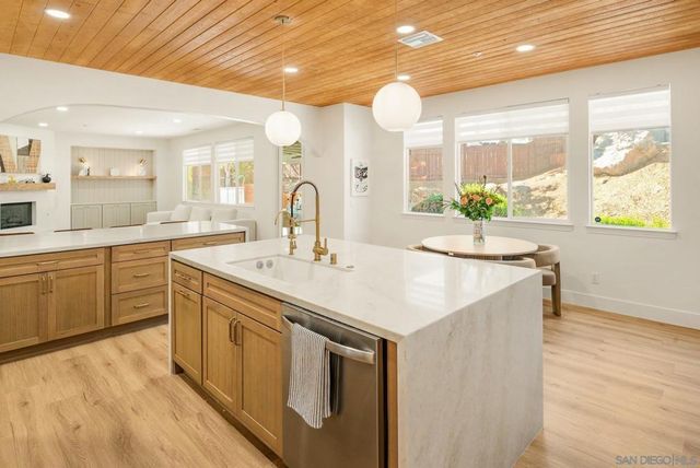 10528 Pinion Trl, Escondido, CA 92026