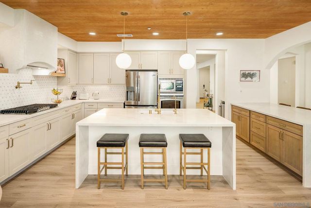 10528 Pinion Trl, Escondido, CA 92026