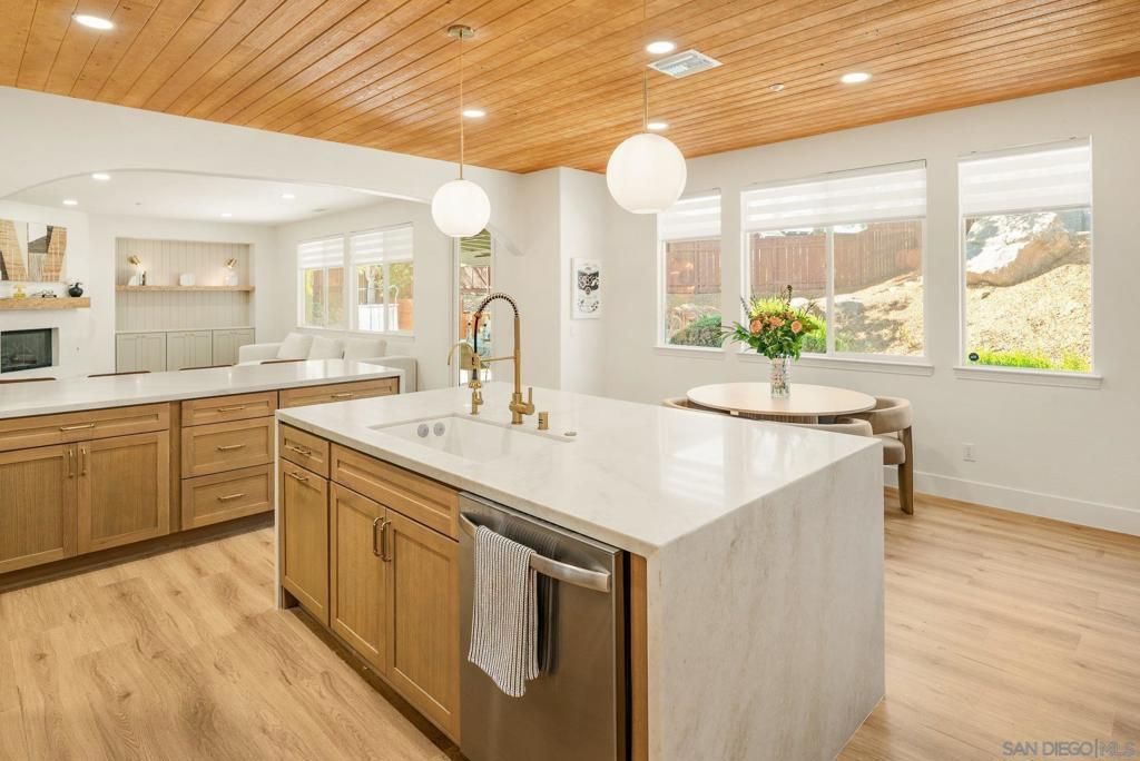 Image 14 of property listing at 10528 Pinion Trl, Escondido, CA 92026