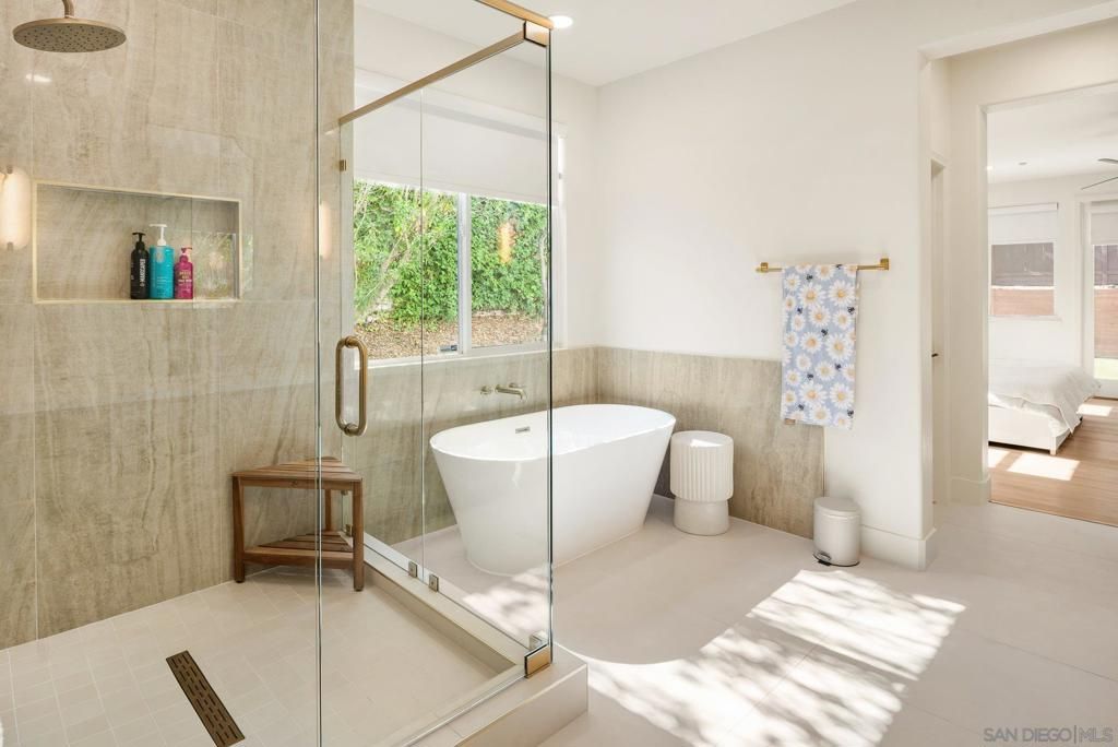 Image 25 of property listing at 10528 Pinion Trl, Escondido, CA 92026