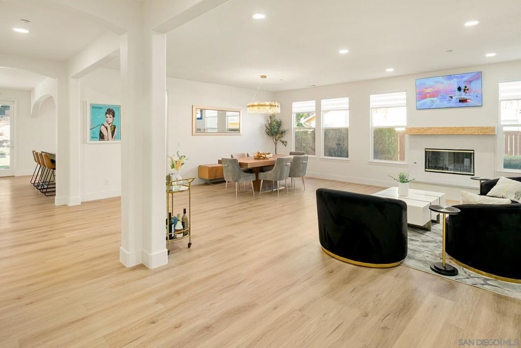 Image 4 of property listing at 10528 Pinion Trl, Escondido, CA 92026