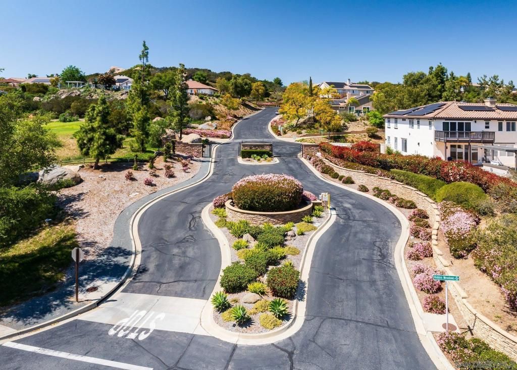 Image 41 of property listing at 10528 Pinion Trl, Escondido, CA 92026