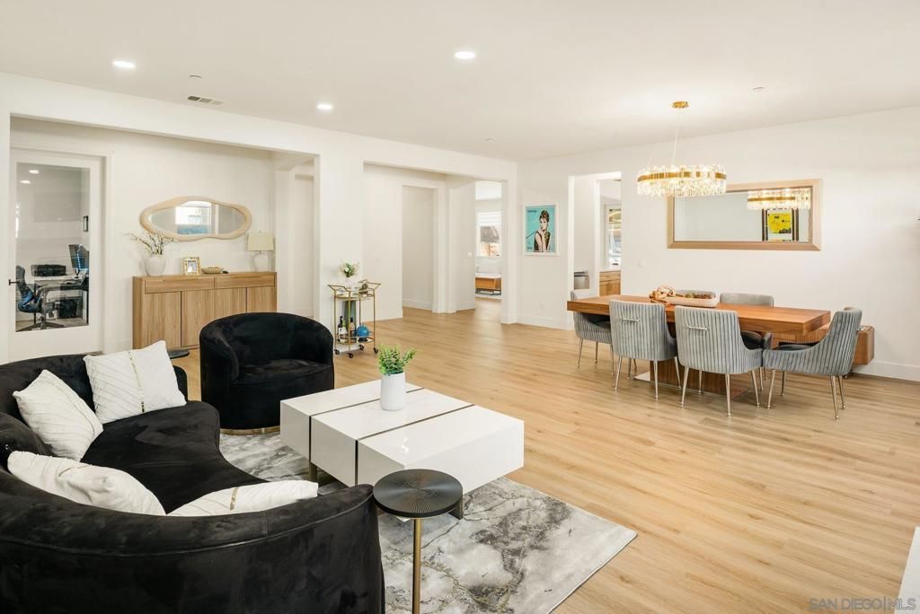 Image 5 of property listing at 10528 Pinion Trl, Escondido, CA 92026