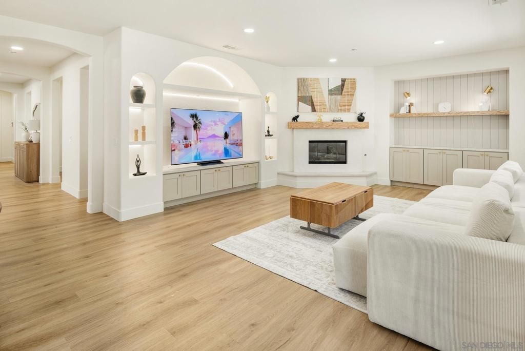 Image 7 of property listing at 10528 Pinion Trl, Escondido, CA 92026