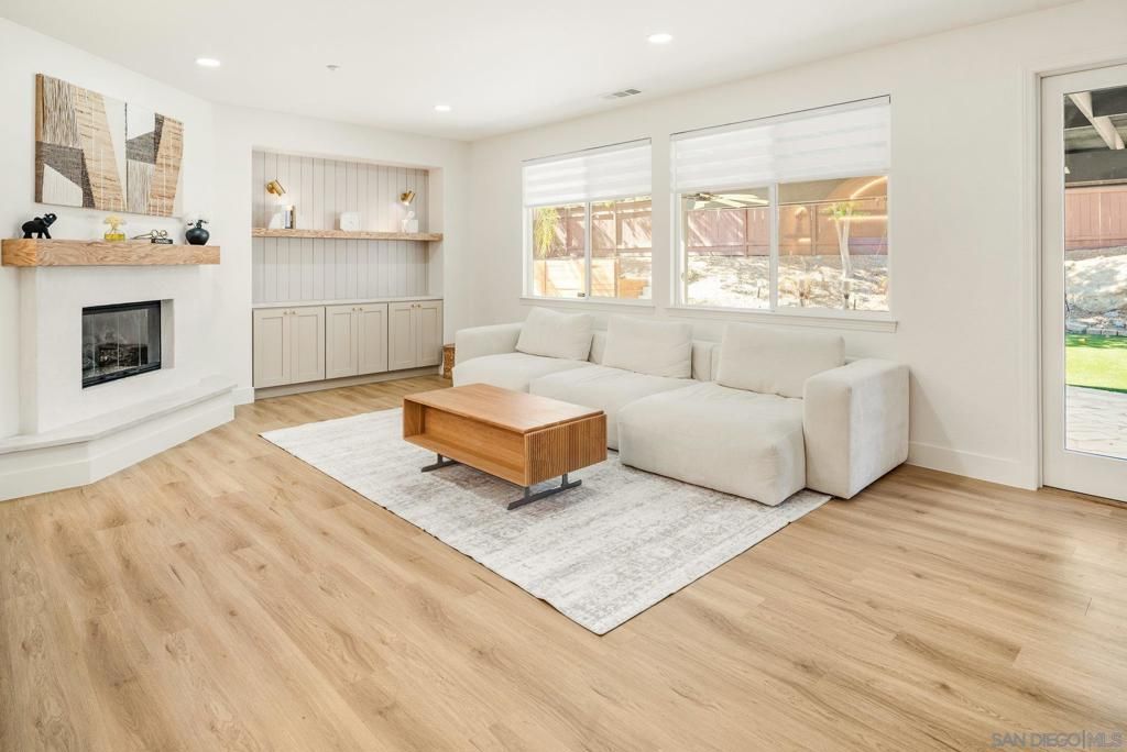 Image 8 of property listing at 10528 Pinion Trl, Escondido, CA 92026