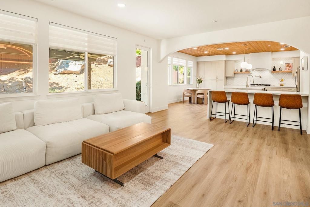 Image 9 of property listing at 10528 Pinion Trl, Escondido, CA 92026