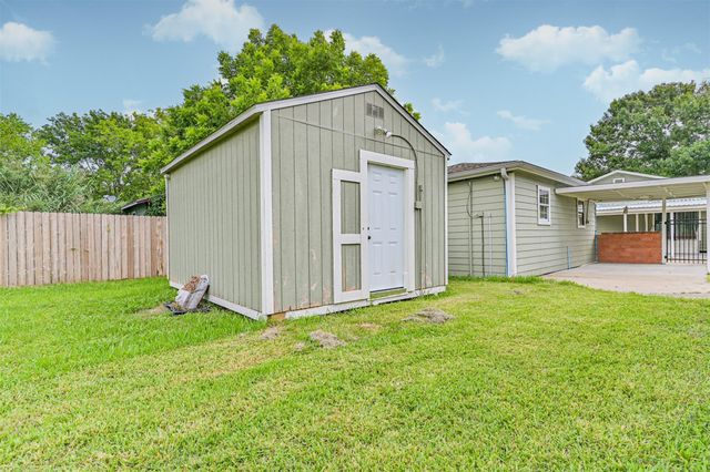 5220 Krueger Drive, Dickinson, TX 77539