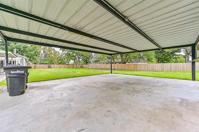 5220 Krueger Drive, Dickinson, TX 77539