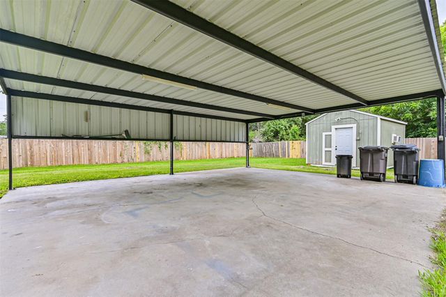 5220 Krueger Drive, Dickinson, TX 77539