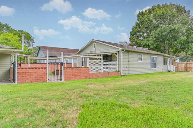 5220 Krueger Drive, Dickinson, TX 77539