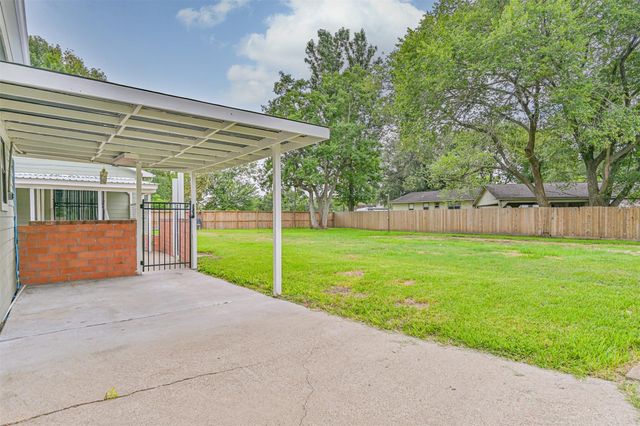 5220 Krueger Drive, Dickinson, TX 77539