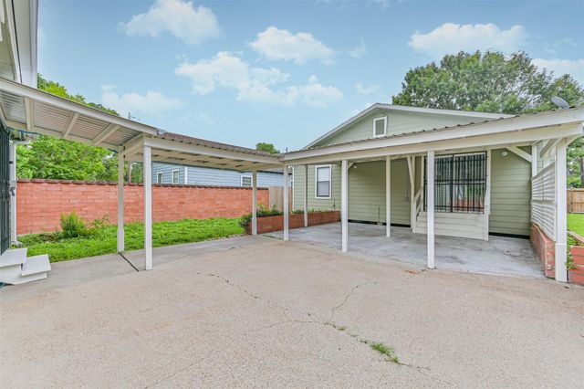 5220 Krueger Drive, Dickinson, TX 77539