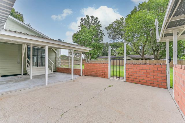 5220 Krueger Drive, Dickinson, TX 77539