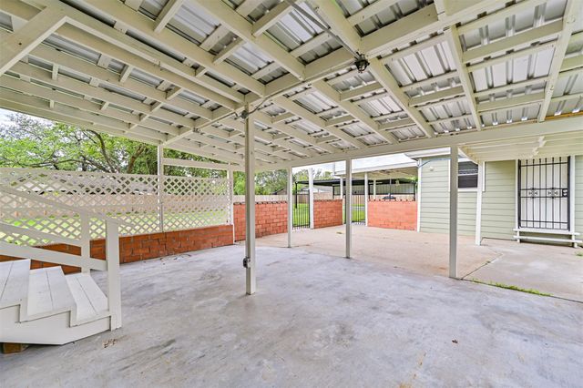 5220 Krueger Drive, Dickinson, TX 77539