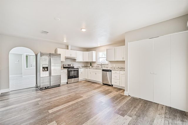 5220 Krueger Drive, Dickinson, TX 77539