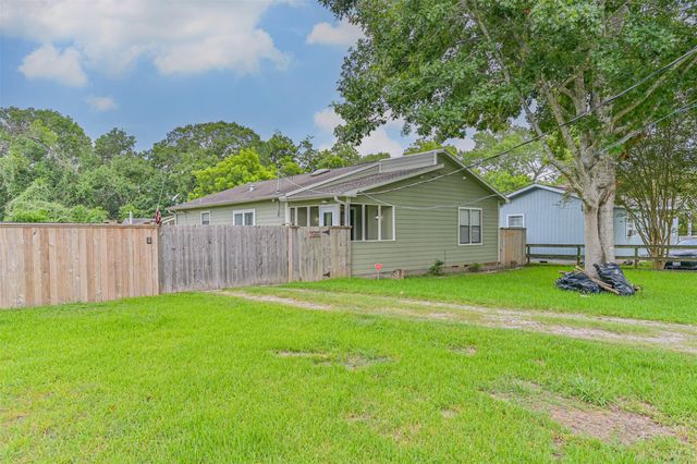 5220 Krueger Drive, Dickinson, TX 77539